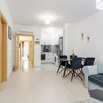 Paris Luxury Top Centre 2Bdr Apt W Work Desk And Wifi Near Nevsky Cathedral