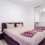 Paris Luxury Top Centre 2Bdr Apt W Work Desk And Wifi Near Nevsky Cathedral