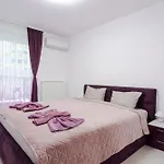 Paris Luxury Top Centre 2Bdr Apt W Work Desk And Wifi Near Nevsky Cathedral
