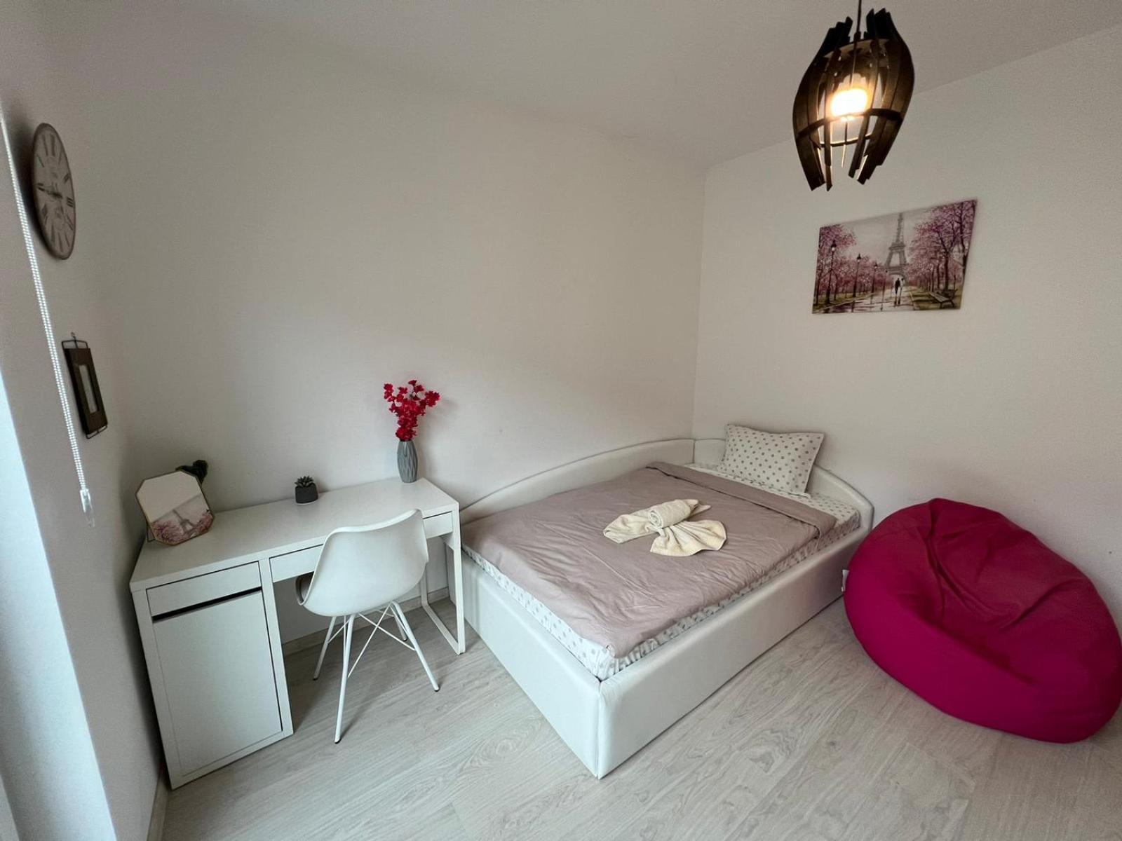 Paris Luxury Centre 2bdr W Work Desk And Wifi Near Nevsky Cathedral Sofia