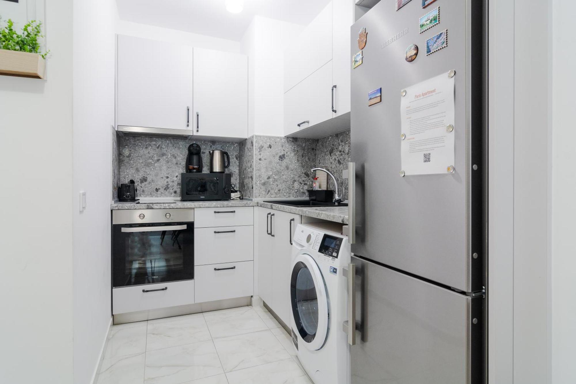 Apartemen Paris Luxury Centre 2bdr W Work Desk And Wifi Near Nevsky Cathedral *