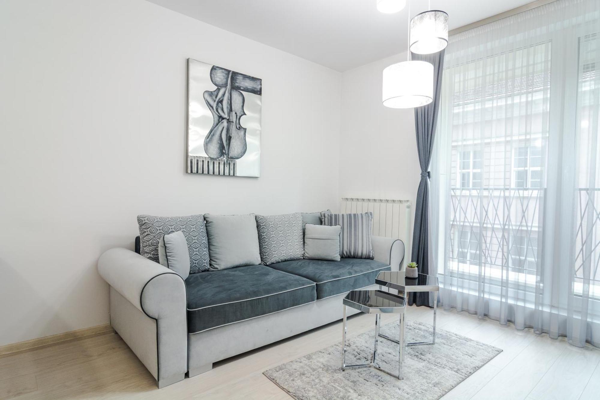 Paris Luxury Centre 2bdr W Work Desk And Wifi Near Nevsky Cathedral Sofia