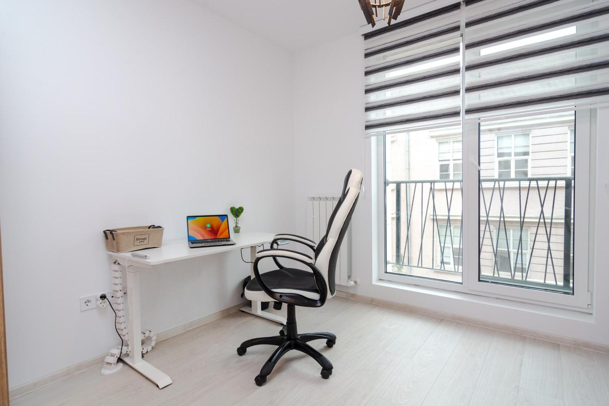 Paris Luxury Centre 2bdr W Work Desk And Wifi Near Nevsky Cathedral Sofia